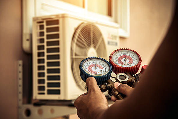 Professional Hvac technician working in Palos Heights, IL